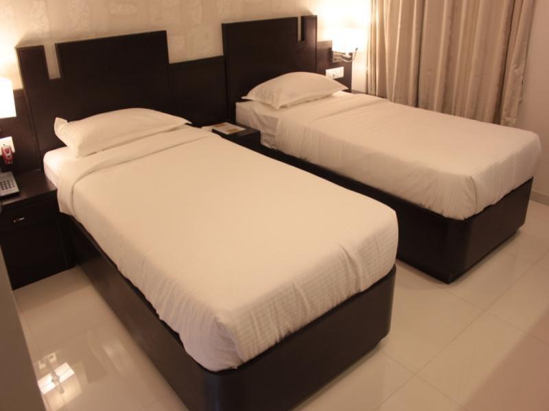 Hotel Magnum Inn Junagadh Exterior photo