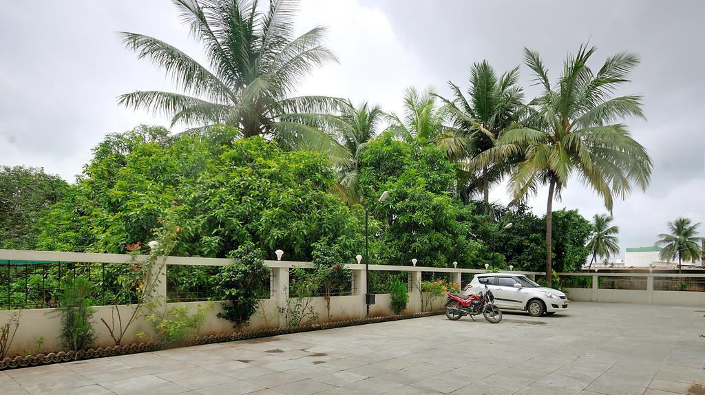 Hotel Magnum Inn Junagadh Exterior photo