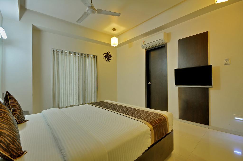 Hotel Magnum Inn Junagadh Exterior photo